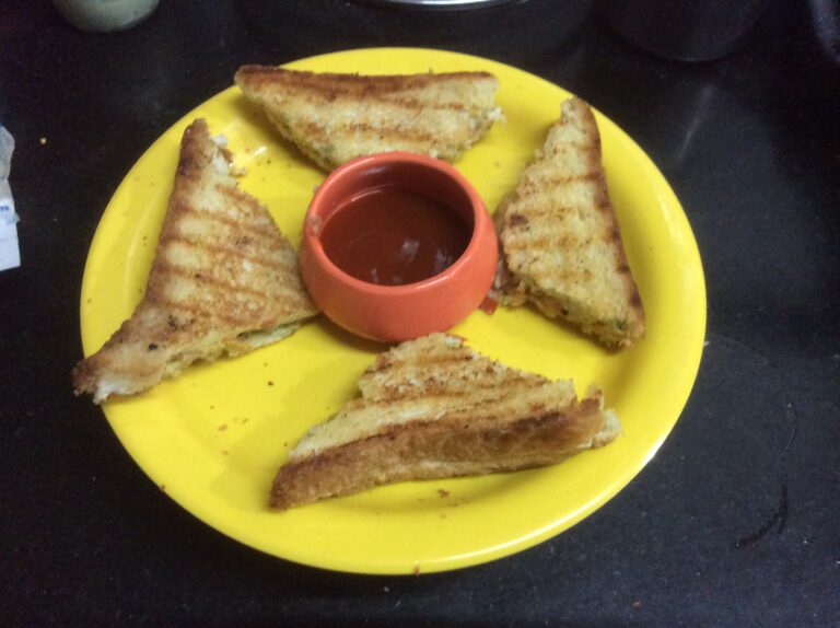 veg sandwich with mayonnaise